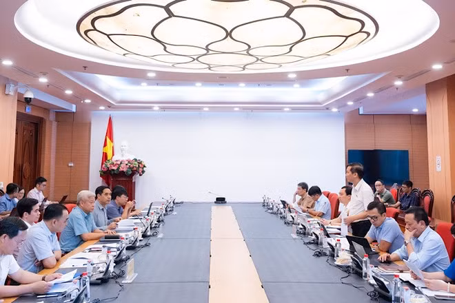 Toàn cảnh cuộc họp của Thường trực Ủy ban Văn hóa và Xã hội.