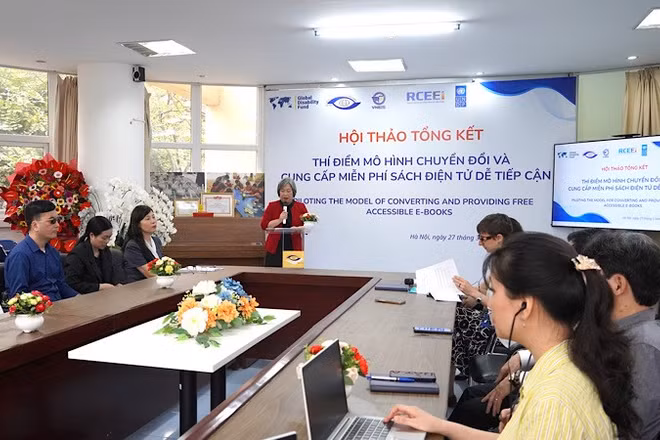 Toàn cảnh Hội thảo tổng kết thí điểm mô hình chuyển đổi và cung cấp miễn phí sách giáo khoa điện tử dễ tiếp cận cho học sinh khuyết tật chữ in.