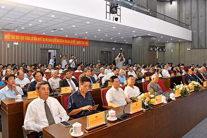 Toàn cảnh chương trình gặp mặt.