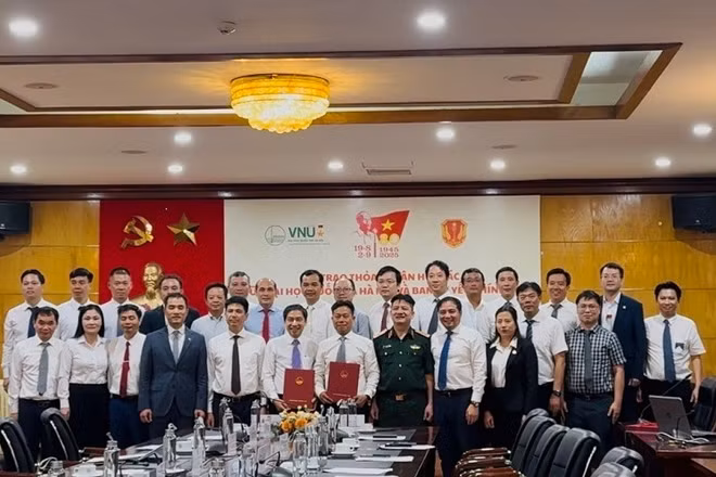 Ký kết thỏa thuận hợp tác trong lĩnh vực công nghệ lượng tử, an toàn thông tin và công nghệ bán dẫn giữa Đại học Quốc gia Hà Nội và Ban cơ yếu chính phủ. 
