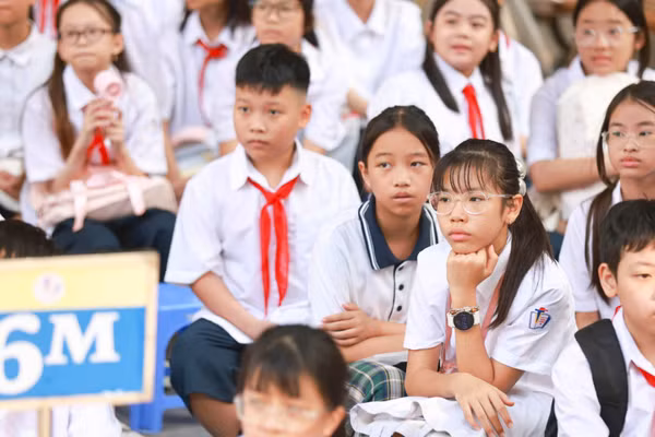 Học sinh lớp 6. (Ảnh: ĐẠI THẮNG)