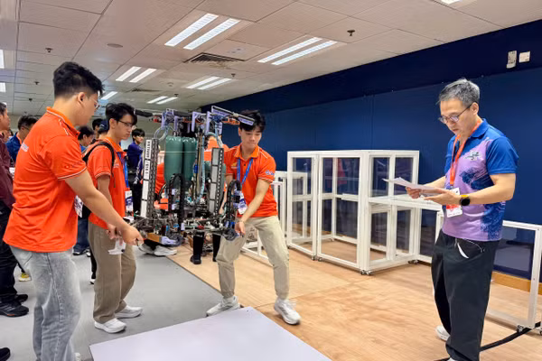 Đội tuyển Việt Nam chuẩn bị cho phần thi của mình. (Ảnh: Đài Truyền hình Việt Nam cung cấp)