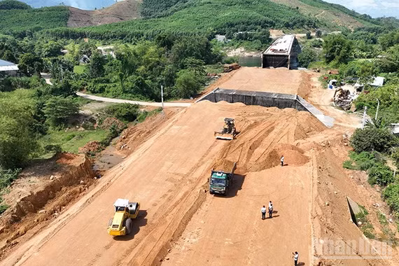 Dự án cầu Tân Bình và đường tránh quốc lộ 14E qua nội thị Tân Bình có tổng mức đầu tư 280 tỷ đồng. (Ảnh: ANH QUÂN)