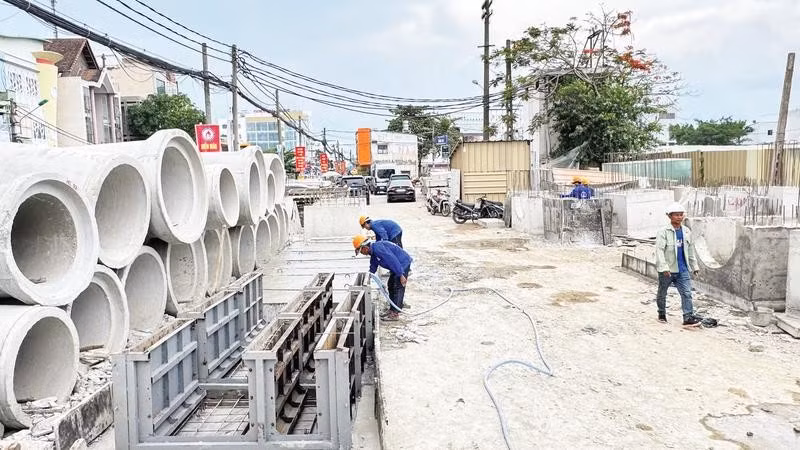 Dự án mở rộng 7 km Quốc lộ 91 chậm tiến độ làm ảnh hưởng đến phát triển kinh tế thành phố.