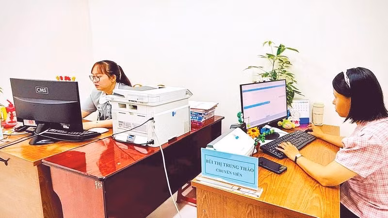 Chị Bùi Thị Trung Thảo hiện làm việc tại Văn phòng Hội đồng nhân dân, Ủy ban nhân dân phường An Nhơn, Thành phố Hồ Chí Minh.
