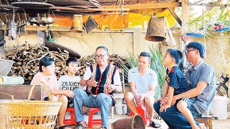 Gia đình ông Điểu Vơn ở xã Bù Gia Mập lưu giữ giá trị truyền thống của người M'Nông.