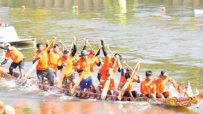 Lễ hội đua ghe ngo phường Xuân Hòa là điểm nhấn về hoạt động văn hóa, du lịch của Thành phố Hồ Chí Minh.