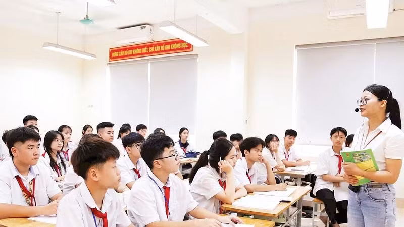 Học sinh lớp 9 Trường trung học cơ sở Chờ (xã Yên Phong) tập trung ôn thi vào lớp 10.