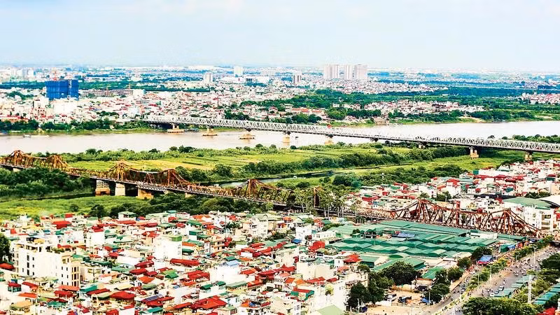 Quy hoạch tổng thể Thủ đô Hà Nội tầm nhìn 100 năm vừa được phê duyệt là cơ sở pháp lý quan trọng để triển khai Dự án Trục Đại lộ cảnh quan sông Hồng (Ảnh DUY LINH)