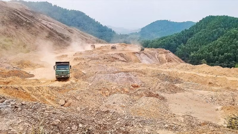 Mỏ sắt Tiến Bộ đang phối hợp với các cơ quan chức năng, thực hiện thủ tục sử dụng đất thải làm vật liệu san lấp.