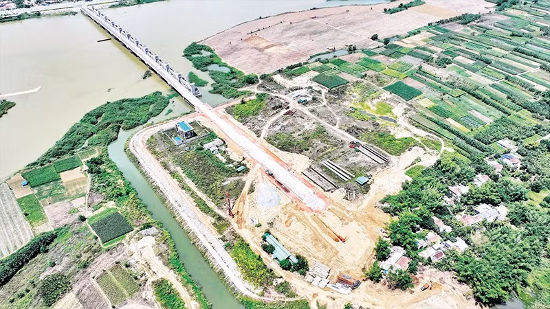 Gỡ vướng mặt bằng, dự án đập dâng hạ lưu sông Trà Khúc đang được thi công trở lại, phấn đấu đưa vào sử dụng trong năm 2025.