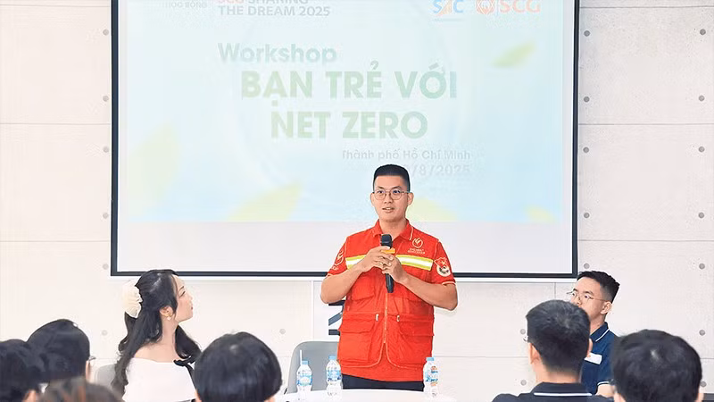 Các nhân vật truyền cảm hứng chia sẻ câu chuyện tại chương trình “Bạn trẻ với Net Zero”. (Ảnh CTV)