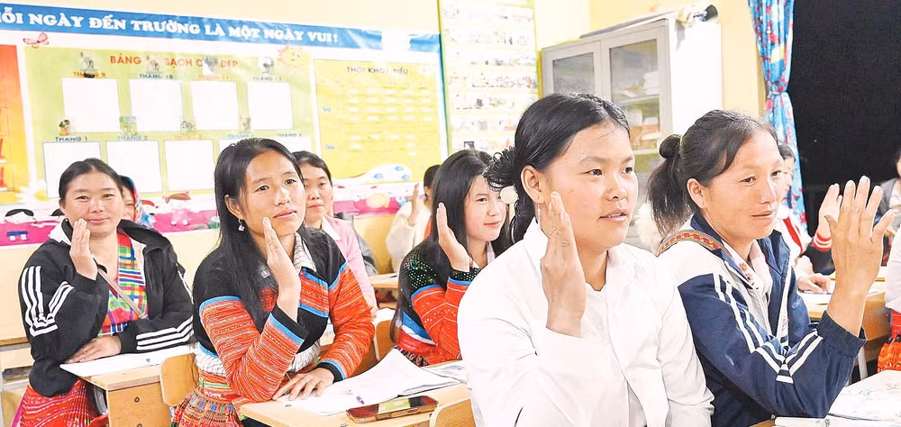 Từ tối chủ nhật đến tối thứ năm hằng tuần, các học viên chăm chỉ đến lớp và tích cực xung phong đọc bài.