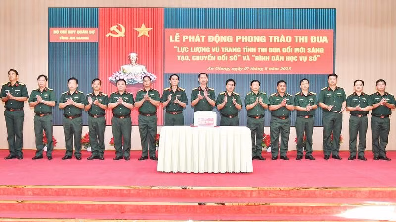 Bộ Chỉ huy quân sự tỉnh An Giang phát động phong trào thi đua “Lực lượng vũ trang tỉnh thi đua đổi mới sáng tạo, chuyển đổi số” và “Bình dân học vụ số”.