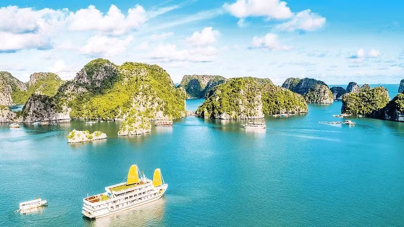 Vịnh Lan Hạ ở quần đảo Cát Bà.