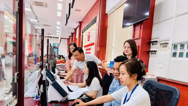 Đoàn công tác của Bộ Khoa học và Công nghệ làm việc tại Trung tâm phục vụ hành chính công tỉnh Thái Nguyên. (Ảnh: MAI HÀ)