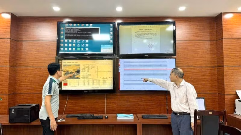 Các nhà khoa học Viện Các khoa học trái đất phân tích về hiện tượng động đất. (Ảnh: TL)