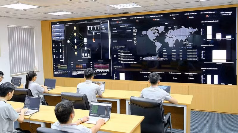 Trung tâm điều hành an toàn, an ninh mạng SOC giúp phát hiện sớm và thực hiện các quy trình ứng phó (SOP - Standard Operating Procedures) để xử lý kịp thời các cuộc tấn công mạng. Ảnh: Báo Nhân Dân