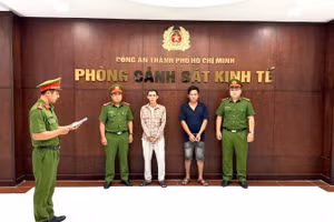 Các đối tượng tại cơ quan chức năng. (Ảnh: Công an cung cấp)