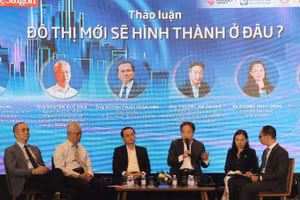 Các đại biểu trao đổi, thảo luận tại diễn đàn.