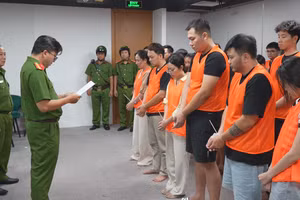 Các bị can tại cơ quan chức năng. 
