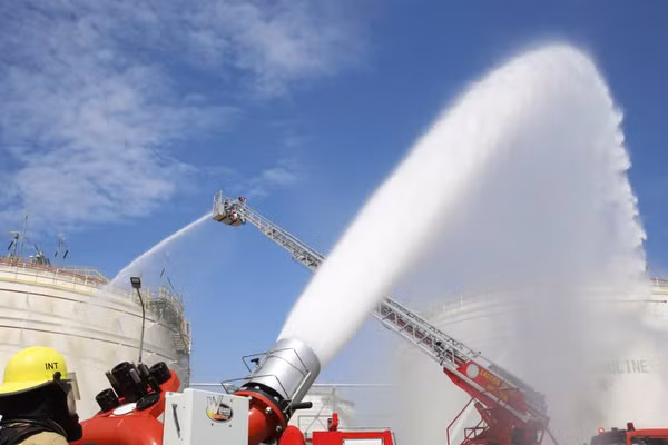 Diễn tập ứng cứu sự cố ở bồn chứa hóa chất tại LSP, xã Long Sơn. (Ảnh: Ban tổ chức cung cấp)