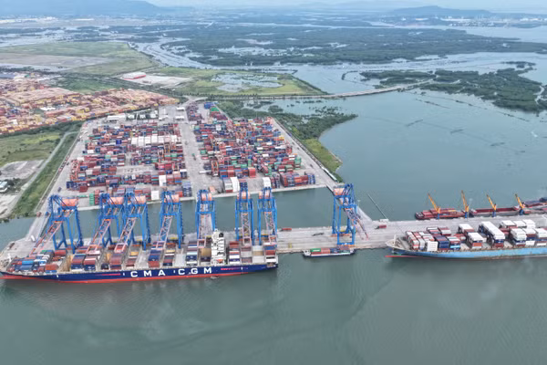 Tàu container cập cảng ở Cái Mép-Thị Vải. (Ảnh: Doanh nghiệp cung cấp)