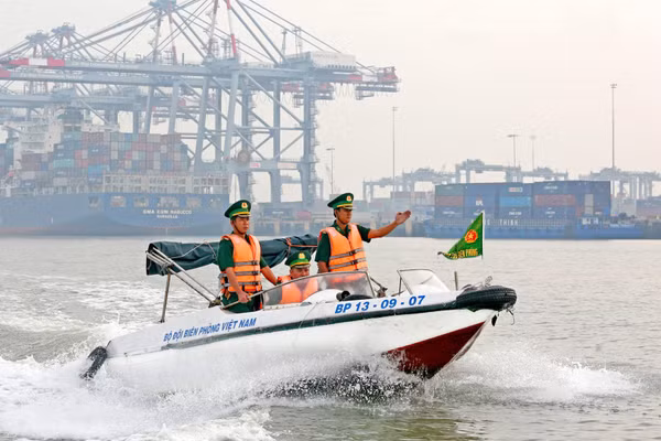 Biên phòng cửa khẩu cảng Bà Rịa-Vũng Tàu tuần tra cảng biển. (Ảnh: Bộ đội biên phòng cung cấp)