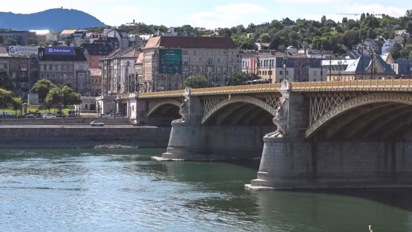 Mực nước sông Danube giảm xuống mức thấp kỷ lục. (Ảnh: TÂN HOA XÃ)