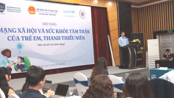 Các đại biểu trao đổi tại Hội thảo “Mạng xã hội và sức khỏe tâm thần của trẻ em, thanh thiếu niên: Một vấn đề cần hành động”. (Ảnh: NAM CAO)
