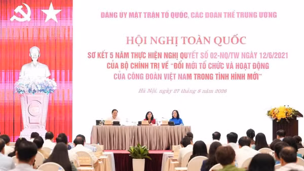 Hội nghị toàn quốc sơ kết 5 năm thực hiện Nghị quyết số 02-NQ/TW của Bộ Chính trị về “Đổi mới tổ chức và hoạt động của Công đoàn Việt Nam trong tình hình mới". (Ảnh: Thanh tra Chính phủ)