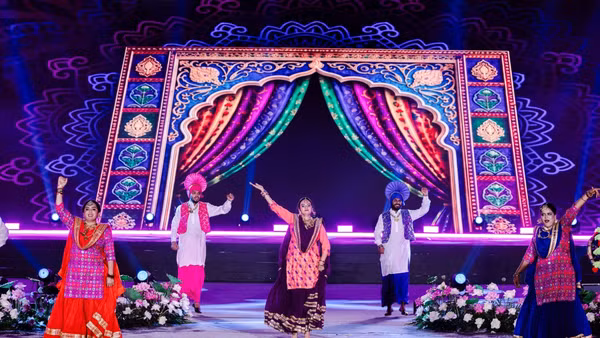 Festival Thăng Long-Hà Nội ghi dấu ấn với nhiều đoàn nghệ thuật quốc tế tham gia, trong đó có đoàn Ấn Độ.