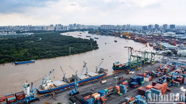 Ảnh minh họa: Cảng Tân Thuận, Thành phố Hồ Chí Minh. (Ảnh: THÀNH ĐẠT) 
