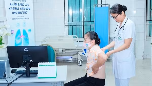Khám sàng lọc ung thư phổi tại Bệnh viện K (Ảnh: THẾ ANH)