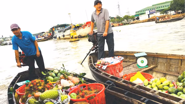 Trải nghiệm chợ nổi và thưởng thức những đặc sản vùng miền là điểm nhấn thu hút khách du lịch khi đến với Cần Thơ.