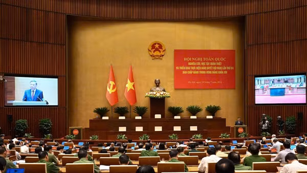 Sáng 29/7, tại Hà Nội, Bộ Chính trị, Ban Bí thư tổ chức Hội nghị toàn quốc nghiên cứu, học tập, quán triệt và triển khai thực hiện Nghị quyết Hội nghị lần thứ ba Ban Chấp hành Trung ương Đảng khóa XIV.