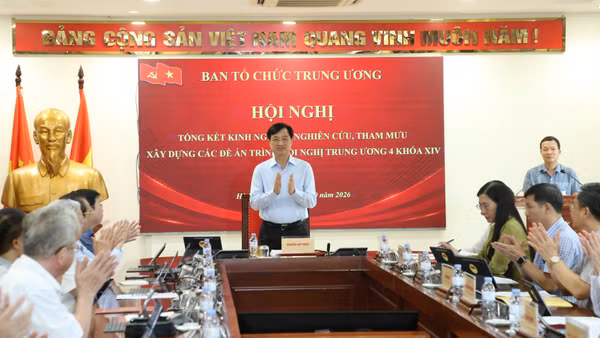 Đồng chí Nguyễn Duy Ngọc, Ủy viên Bộ Chính trị, Bí thư Trung ương Đảng, Trưởng Ban Tổ chức Trung ương phát biểu tại hội nghị. (Ảnh: HIỀN HÒA)