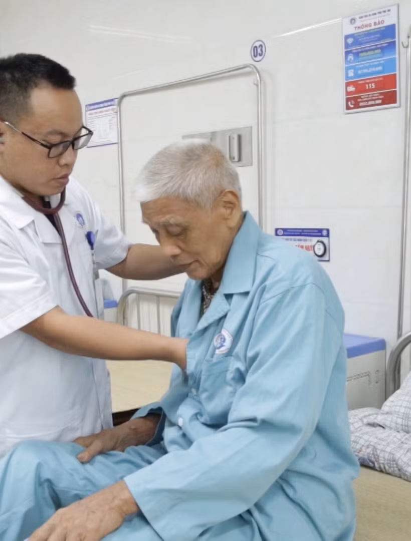 [Video] Cứu sống người bệnh ngừng tim 15 lần liên tiếp