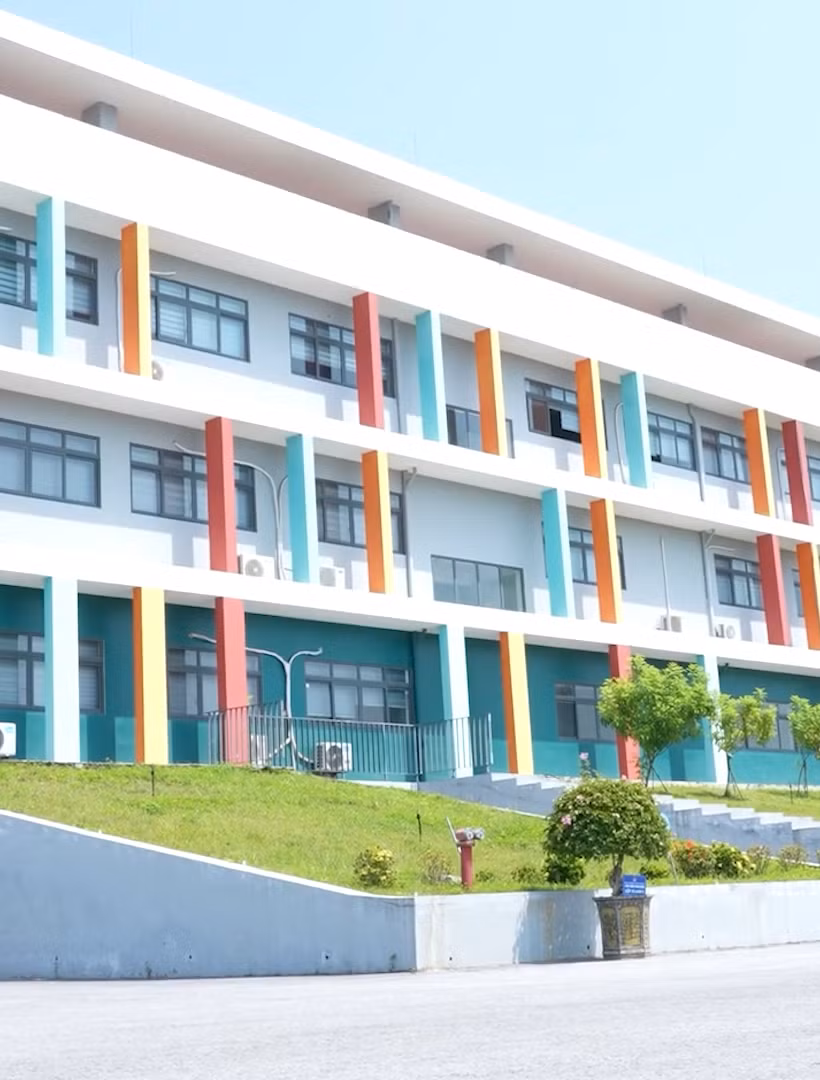 [Video] Thí sinh thi lại tốt nghiệp THPT tại trường THPT Chuyên Tuyên Quang bắt đầu làm thủ tục dự thi