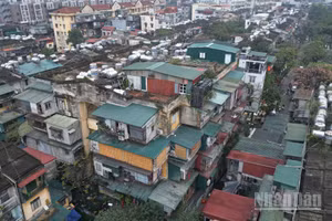 Những "chuồng cọp" được người dân dựng thêm nhằm nâng diện tích sinh hoạt.