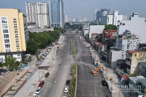 [Ảnh] Vành đai 1 được trải nhựa, trồng cây, lát đá, dự kiến thông xe dịp 2/9