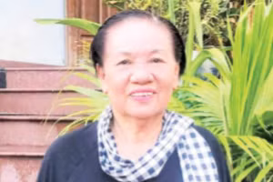 Nữ Đội trưởng Đội du kích Củ Chi với cánh tay không còn lành lặn. (Ảnh nhân vật cung cấp)