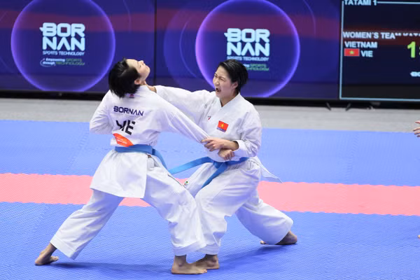 Đội tuyển karate Việt Nam giành Huy chương vàng nội dung kata đồng đội nữ, ở hai kỳ ASIAD liên tiếp - mẫu hình thành công về đầu tư có trọng điểm. Ảnh: Bùi Lượng