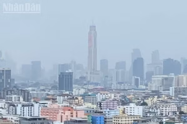 Chiều 5/10, thủ đô Bangkok tiếp tục có mưa. (Ảnh: XUÂN SƠN)