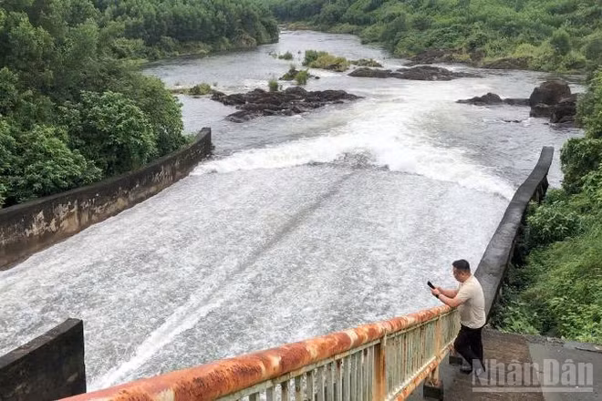 Hồ thủy lợi Phú Ninh bắt đầu vận hành điều tiết từ 15 giờ ngày 27/10/2025.