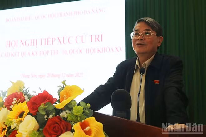 Phó Chủ tịch Quốc hội Nguyễn Đức Hải phát biểu tại buổi tiếp xúc cử tri.