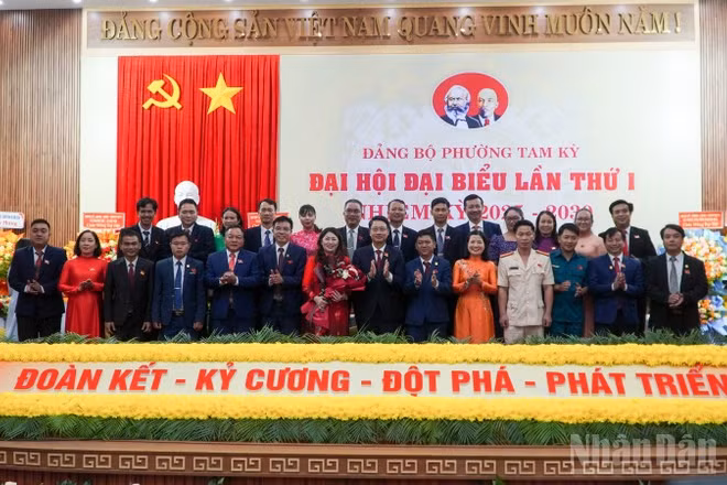 Ban Chấp hành Đảng bộ phường Tam Kỳ, thành phố Đà Nẵng khóa I, nhiệm kỳ 2025-2030 ra mắt.