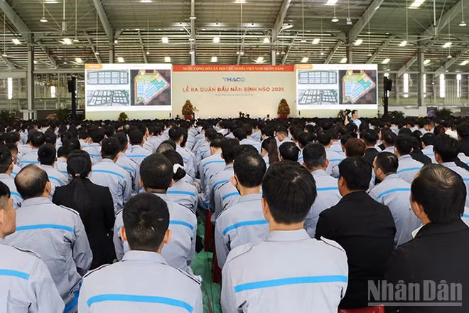 Hơn 10.000 người lao động tại THACO Chu Lai dự lễ ra quân đầu năm Bính Ngọ 2026.