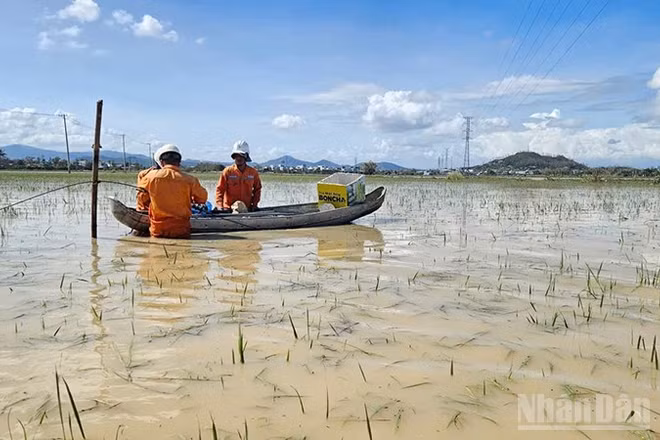 Còn hơn 553 nghìn khách hàng chưa được cấp điện trở lại do nhiều tuyến lưới và trạm biến áp bị cô lập.