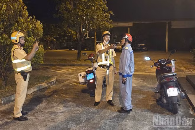 Lực lượng Cảnh sát giao thông thành phố Đà Nẵng thực hiện nhiệm vụ với tinh thần “không có vùng cấm, không có ngoại lệ”.